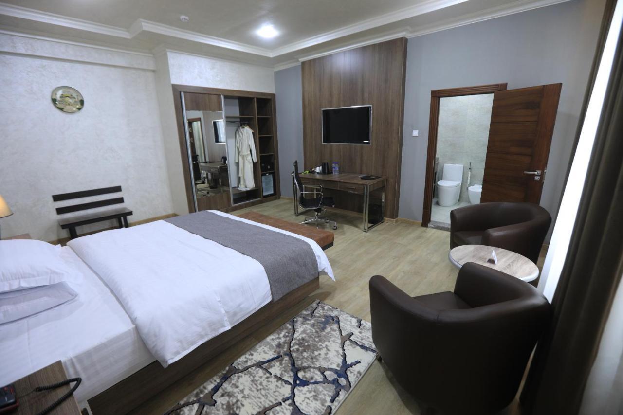 Chlnor Hotel Andijan Exteriör bild