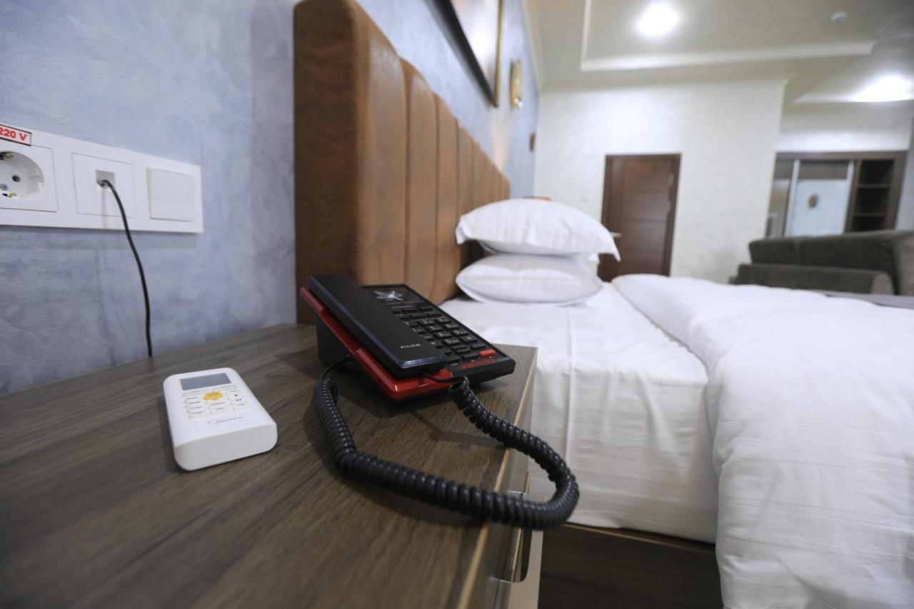 Chlnor Hotel Andijan Exteriör bild