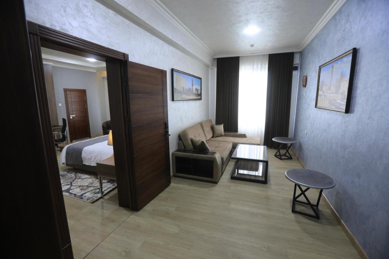 Chlnor Hotel Andijan Exteriör bild