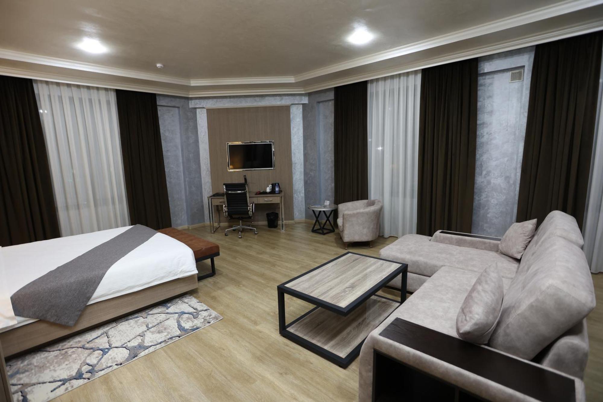 Chlnor Hotel Andijan Exteriör bild