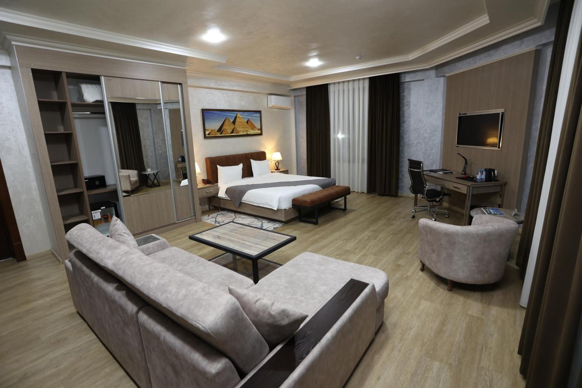 Chlnor Hotel Andijan Exteriör bild