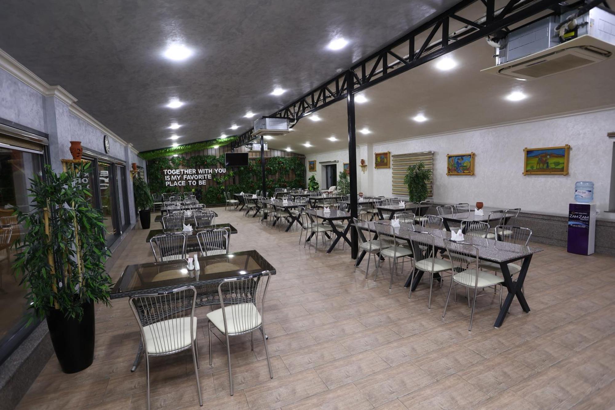 Chlnor Hotel Andijan Exteriör bild
