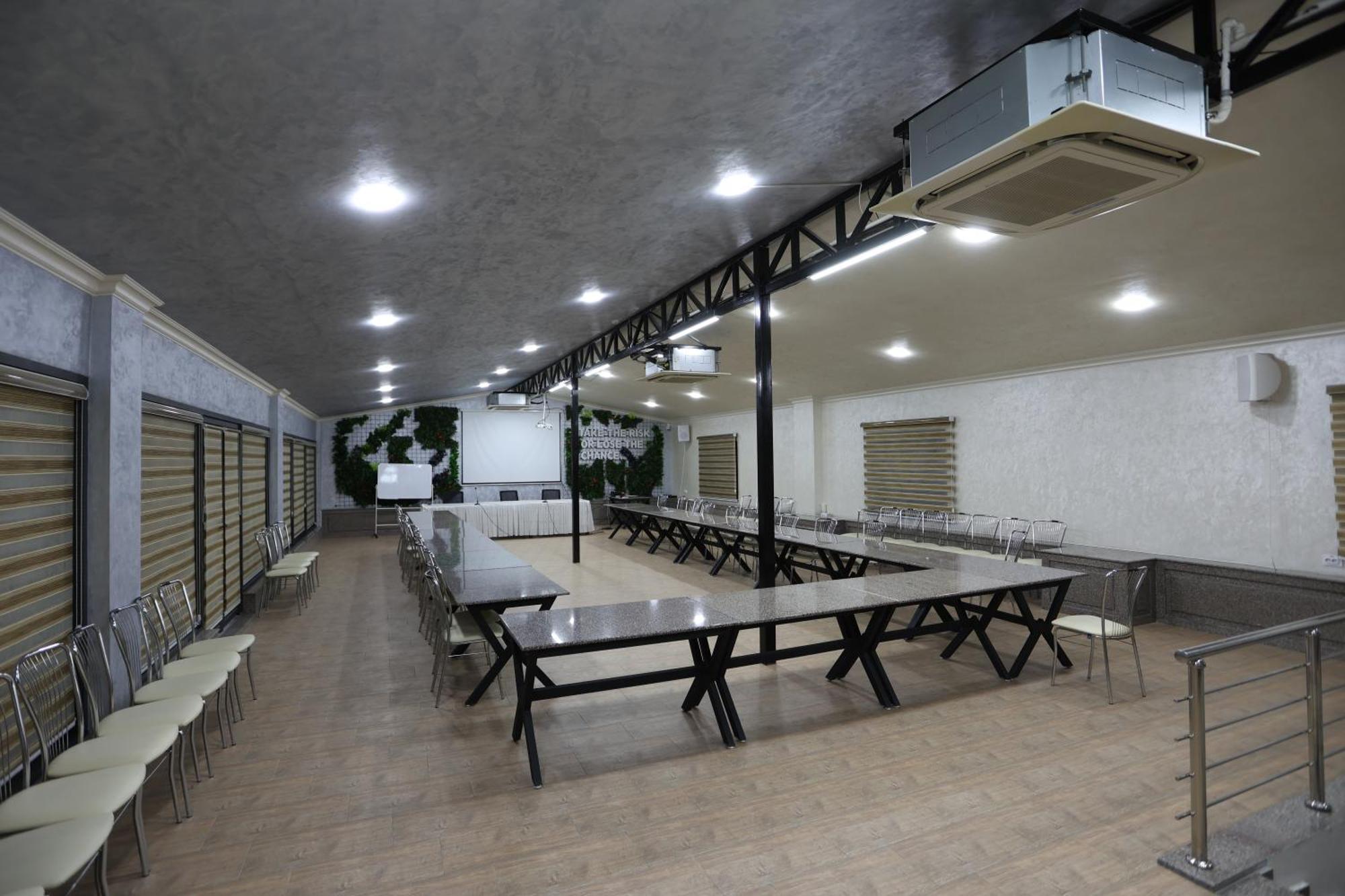 Chlnor Hotel Andijan Exteriör bild