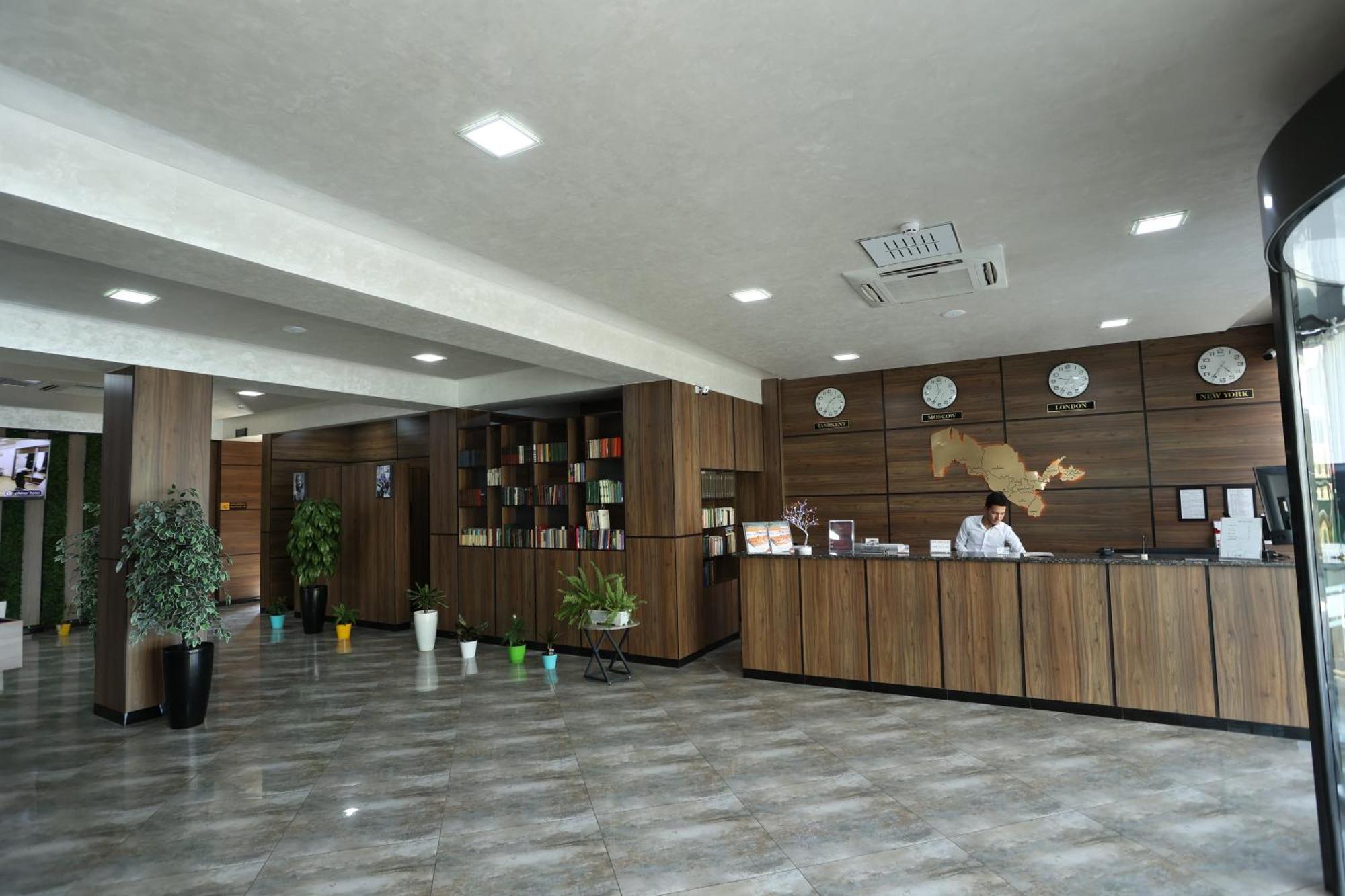 Chlnor Hotel Andijan Exteriör bild