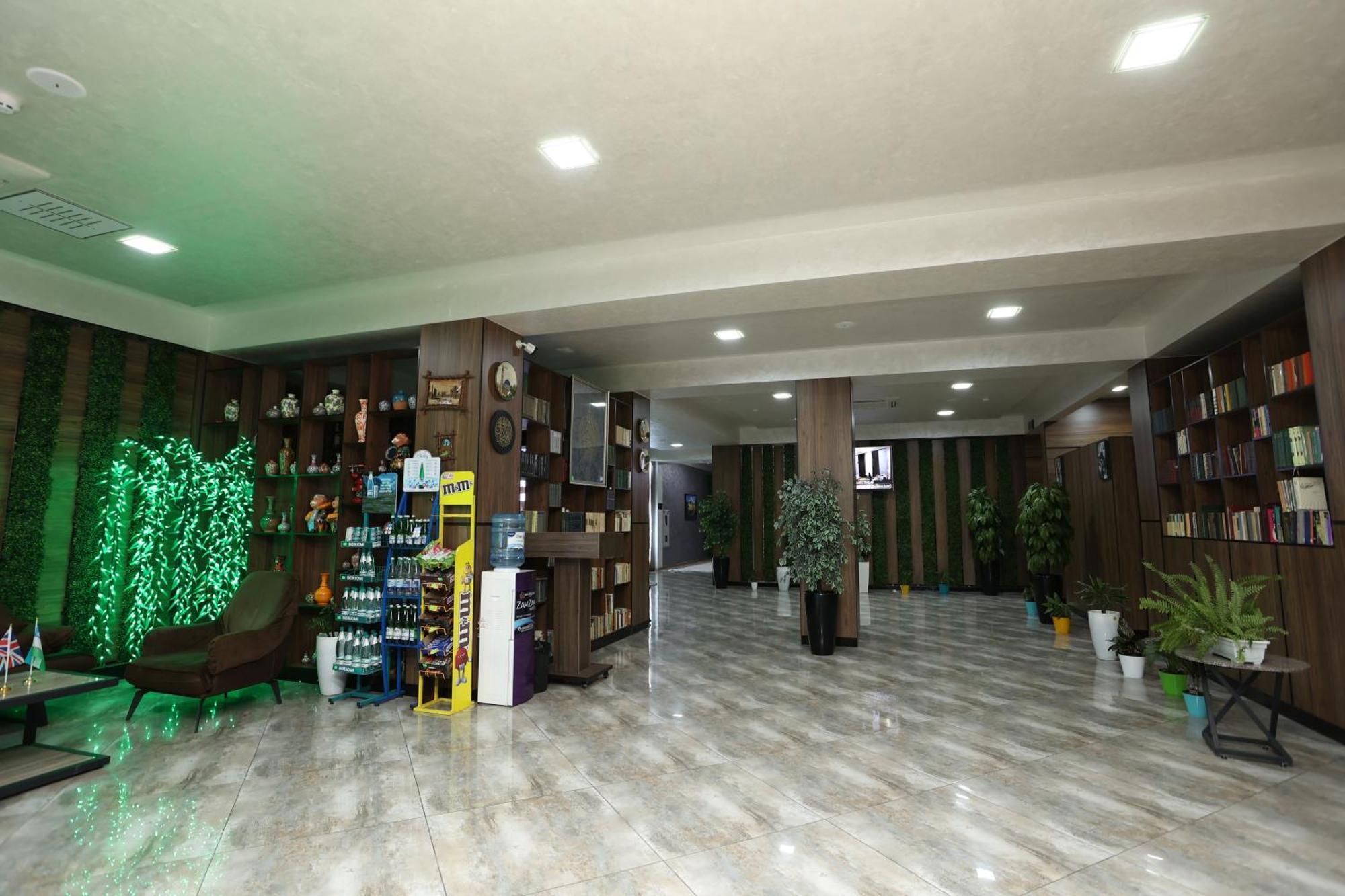 Chlnor Hotel Andijan Exteriör bild