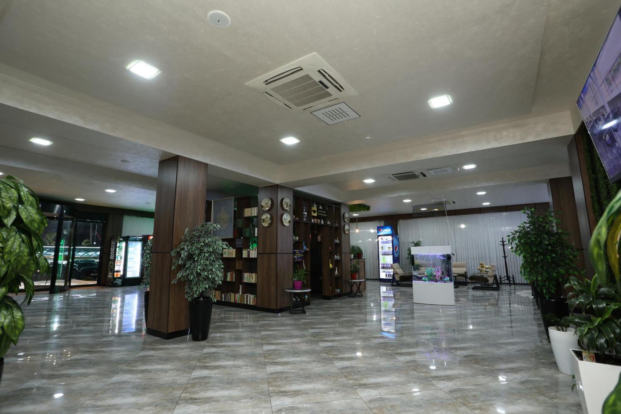 Chlnor Hotel Andijan Exteriör bild